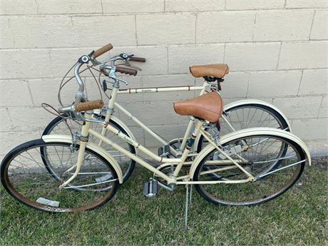 Vintage Womens Huffy Regatta Cruiser Bike 24" (Womans Bike ONLY)