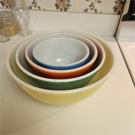 Pyrex Set of 4 Primary Bowls