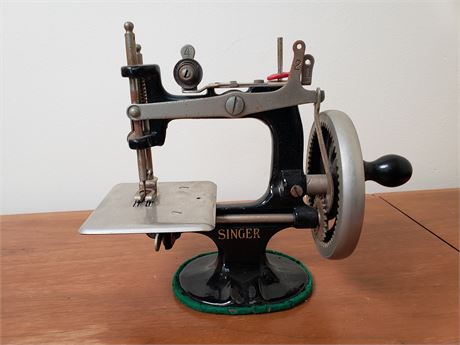 Singer Miniature Sewing Machine
