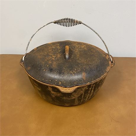 "Lodge" Cast Iron Lidded Pot