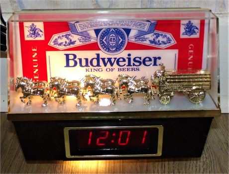Bud Clydesdale Light & clock
