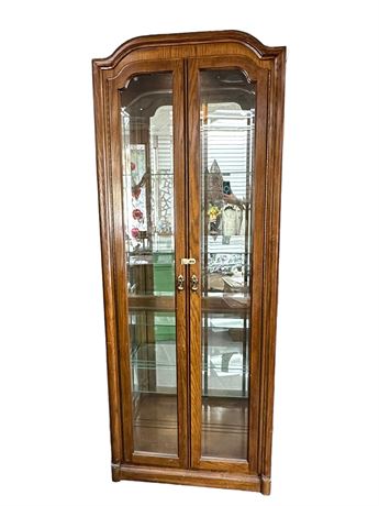 Vintage Pulaski Furniture Company Lighted Glass Curio Cabinet