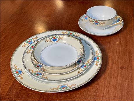 Rust Belt Revival Online Auctions - 62 Piece Meito China Dinnerware Set