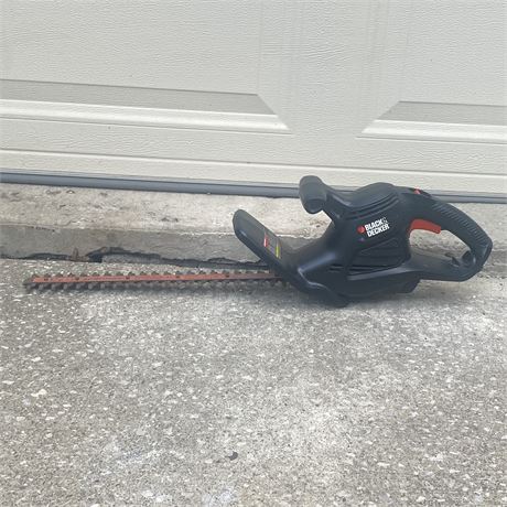 Black and Decker 17" Electric Hedge Trimmer