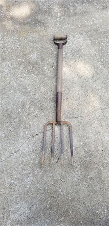 4 PRONG HAY PITCH FORK 41" Wooden Handle
