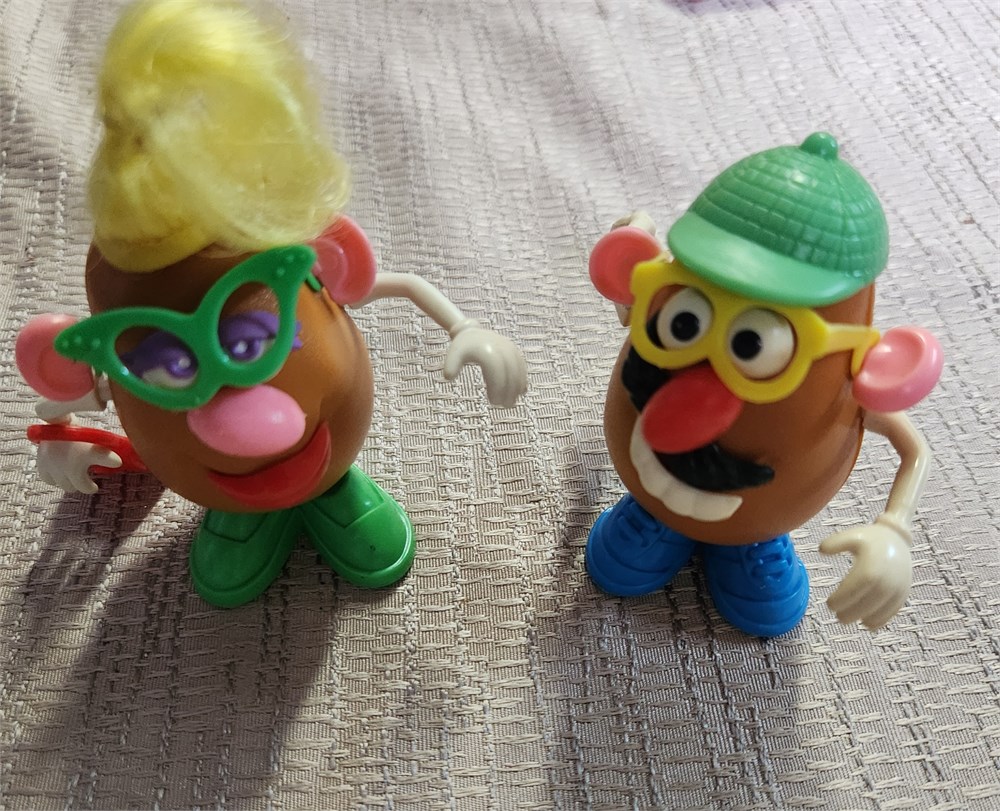 Rust Belt Revival Online Auctions - Mr. & Mrs. Potato head keyrings