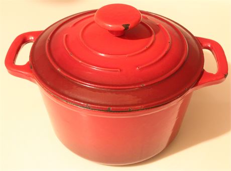 Cooks Covered Cooking Pot