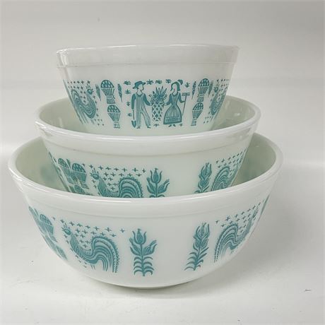 Pyrex Blue on White Amish Butterprint Mixing Bowl Set of Three