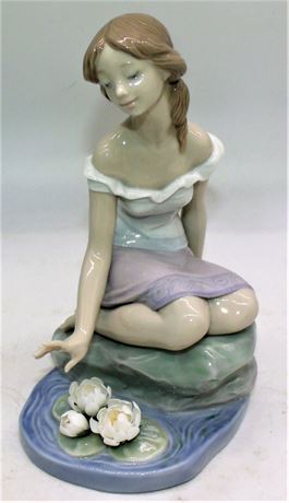 Lladro porcelain figure Privilege Series HELENA