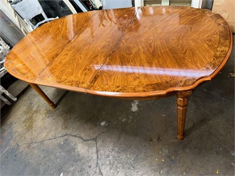 **BEAUTIFUL** Broyhill Dining Table One Leaf