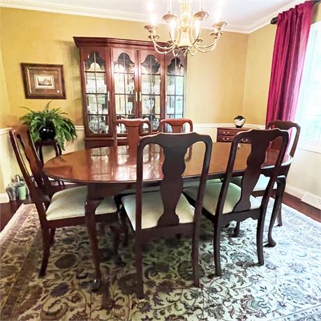 Harden Furniture Queen Anne Dining Table With Chairs