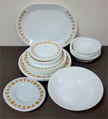 Vintage set of Pyrex / Corningware dinner ware