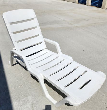 76" Adjustable Lounge Chair