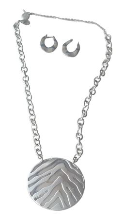 Stunning Contemporary Silver tone Pendant necklace and matching earrings set