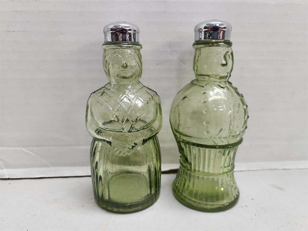 Rust Belt Revival Online Auctions - Salt and Pepper Shakers